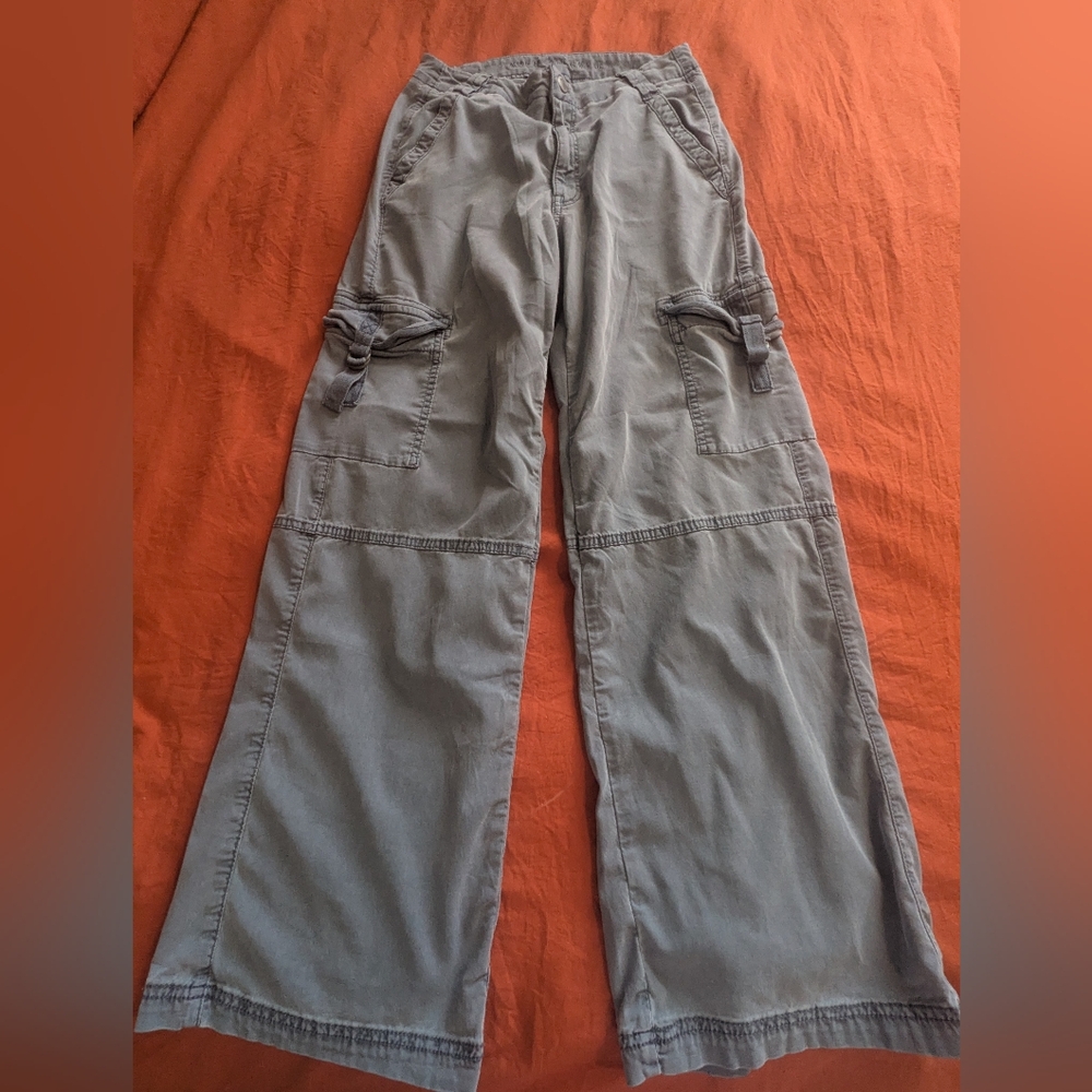 Wide Leg Cargo Pants in Dusty Gray/Blue American Eagle Size 2 Short.